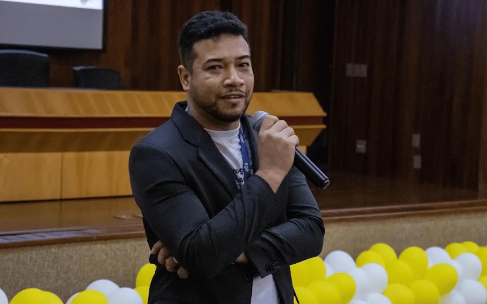 Gilberto Fernandes palestrando em evento